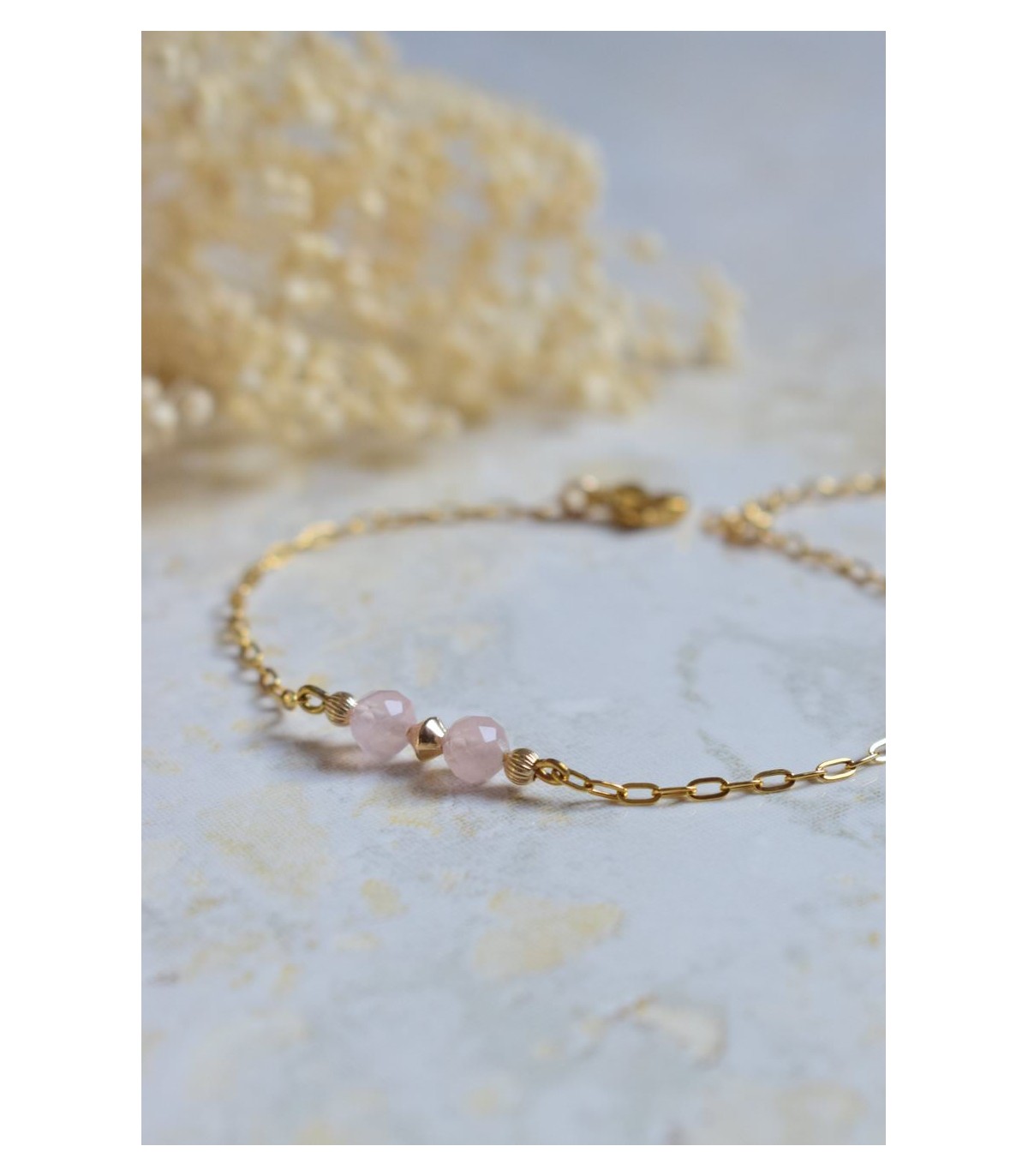bracelet perles de quartz rose sur une fine chaine dorée