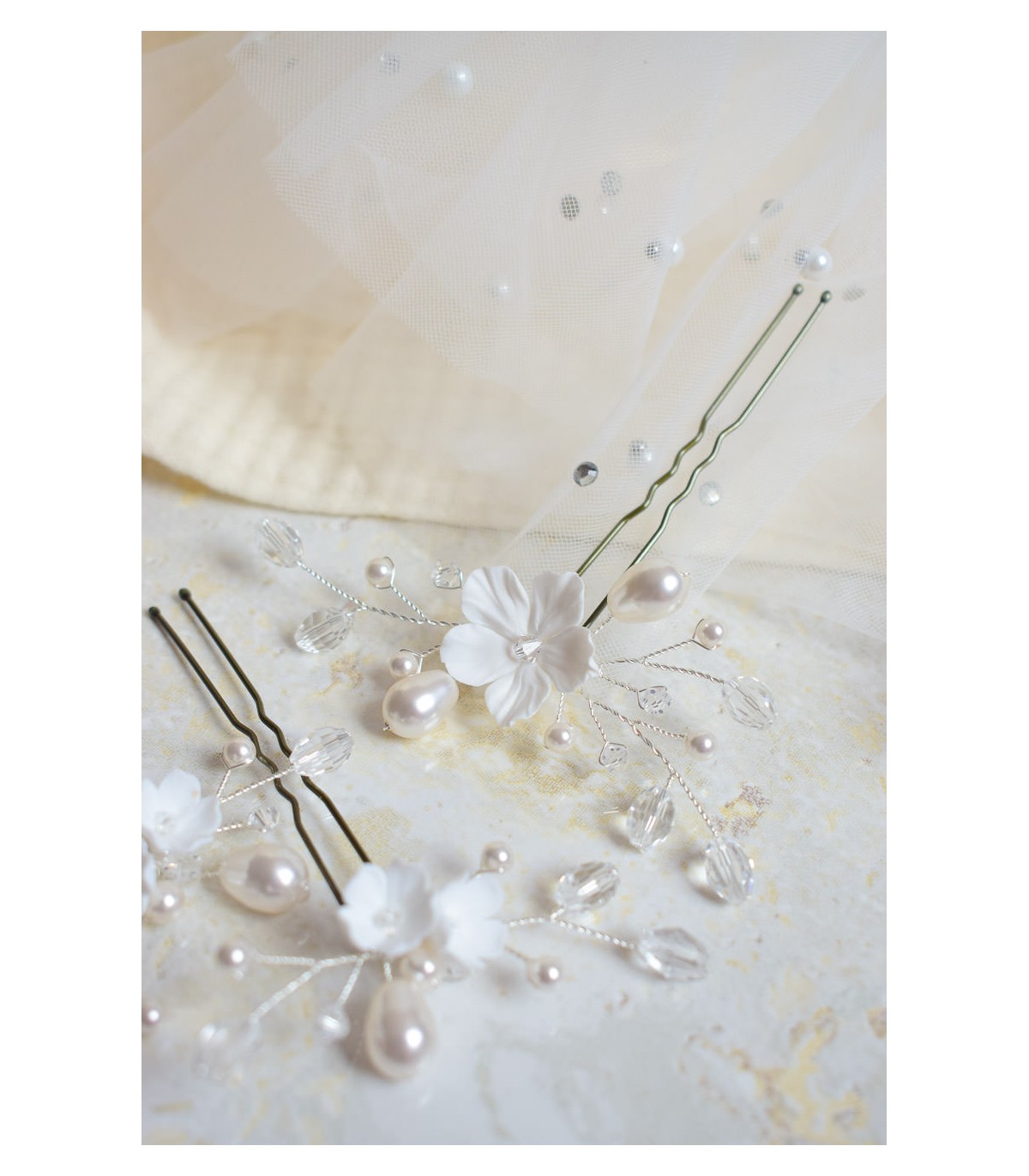 bijoux de mariage en porcelaine froide avec des perles pour habiller la coiffure de la mariée