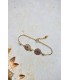 bracelet de mariage doré avec des estampes en forme de cercle et des perles nacrées