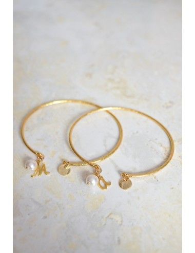 Bracelet jonc pour témoin de mariage avec perle blanche et initiale dorée