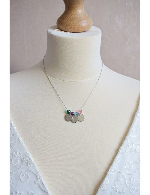 Collier fleur de naissance, médaille dorée gravée