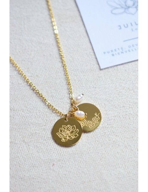 Collier fleur de naissance, médaille dorée gravée