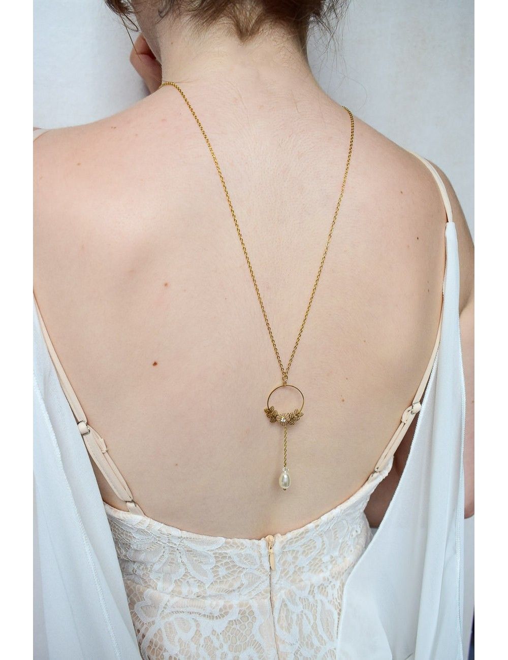 Collier de dos Louise pour la mariée champêtre