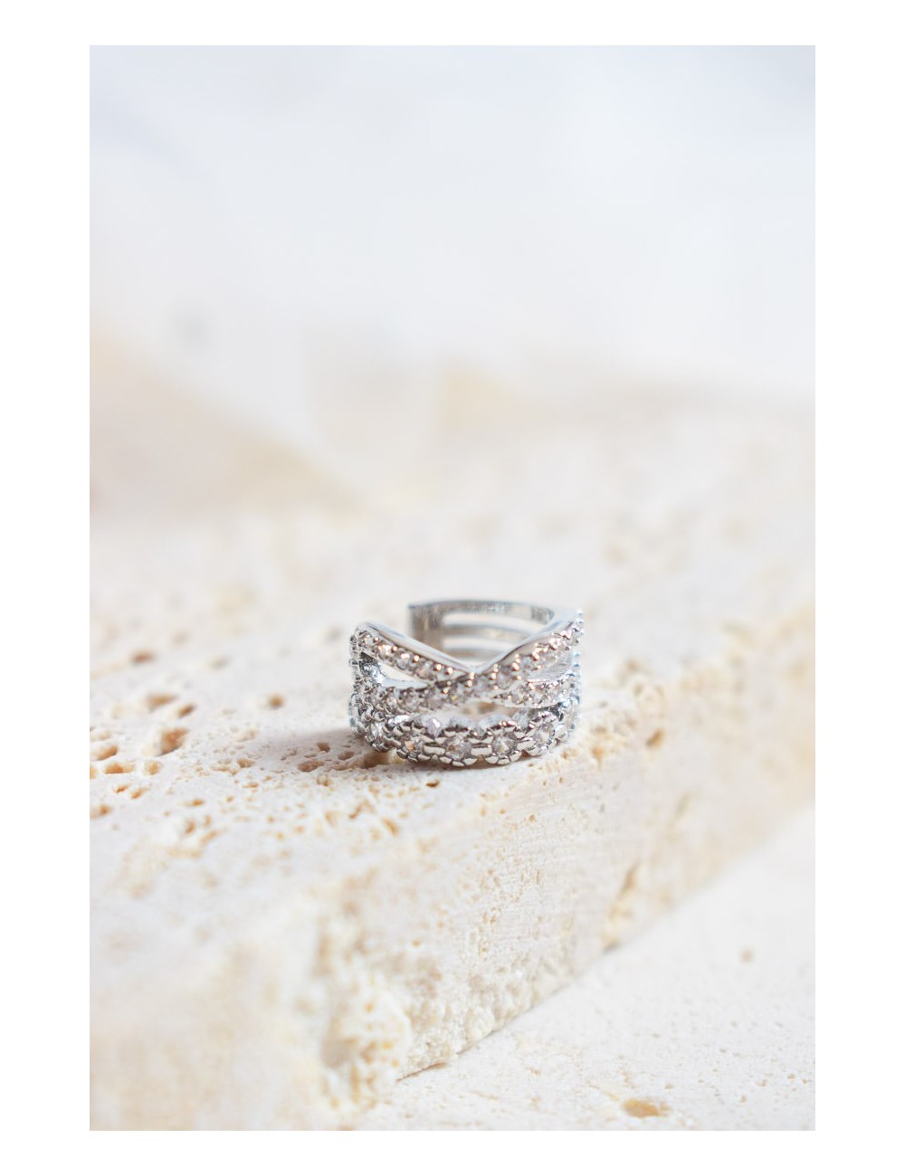 Bague d'oreilles de mariage dorée avec oxydes de zirconium, Tulipe.