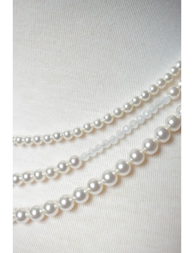 Bijou Murmure, collier épuré avec une fine chaine et perles nacrées.