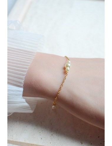 Bracelet de mariée modèle Léa minimaliste perles nacrées.