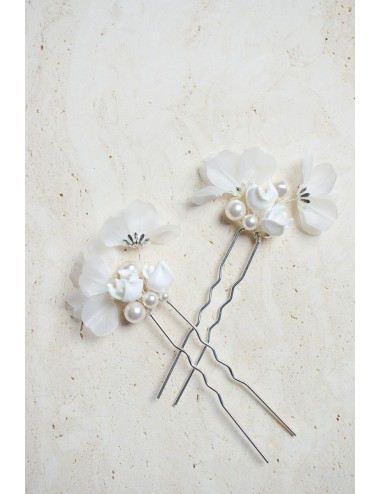 Pic à cheveux romantique composé de diverses fleurs en soie et perles