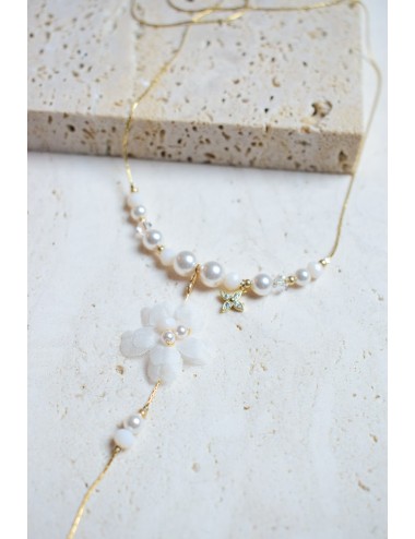 Collier mariage Flora de style romantique et champêtre.