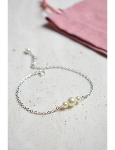 Bracelet de mariée modèle Léa minimaliste perles nacrées.