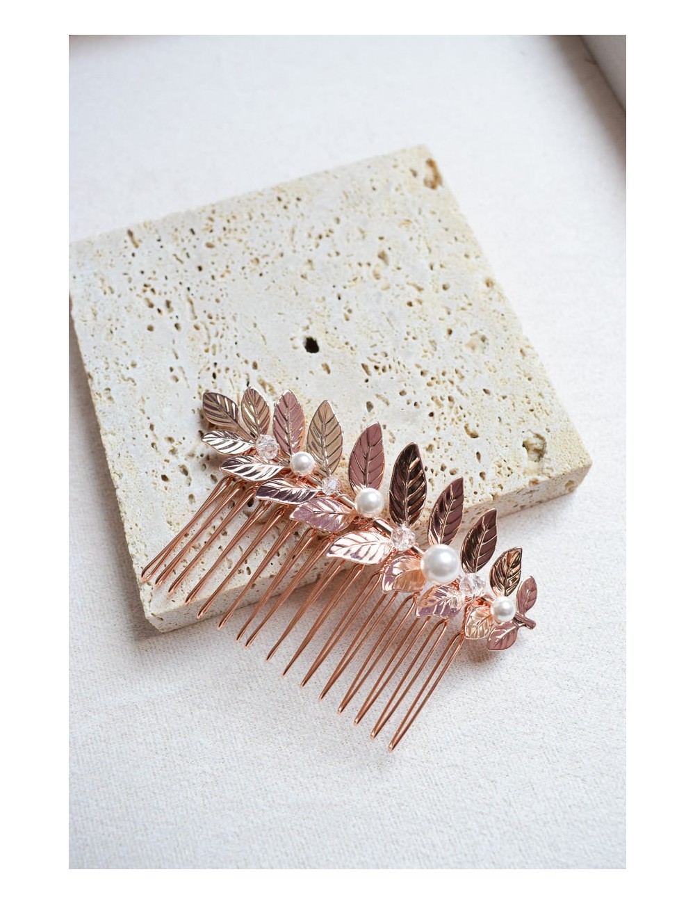 Peigne pour la mariée grande feuille dorée pour le chignon modèle Siam