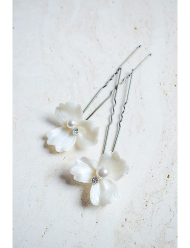 2 pics avec des fleurs à 3 pétales en porcelaine froide et perles