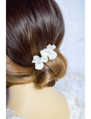 2 pics avec des fleurs à 3 pétales en porcelaine froide et perles