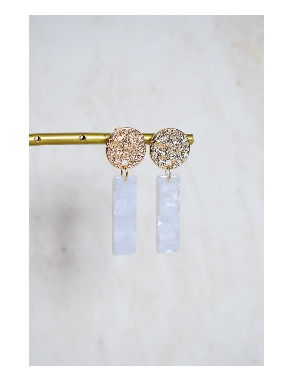 Boucles d'oreilles de mariage Aimée avec breloque écaille de tortue