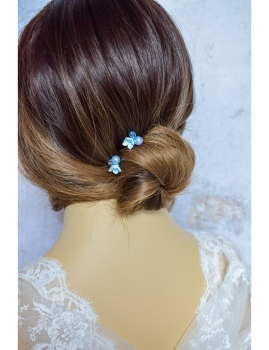 Pic à cheveux ''Something blue'' pour la mariée avec des fleurs