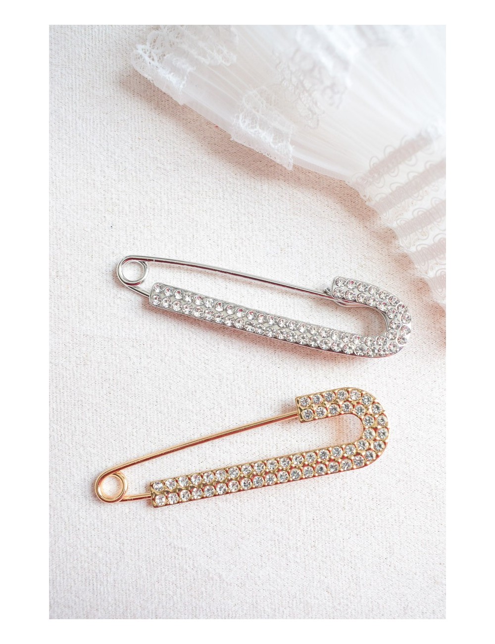 Attache traine de mariage avec des strass