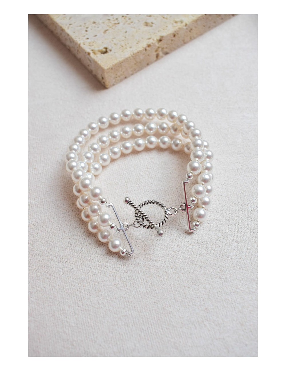 Bracelet de mariée modèle Natacha, 3 rangs de perles nacrées