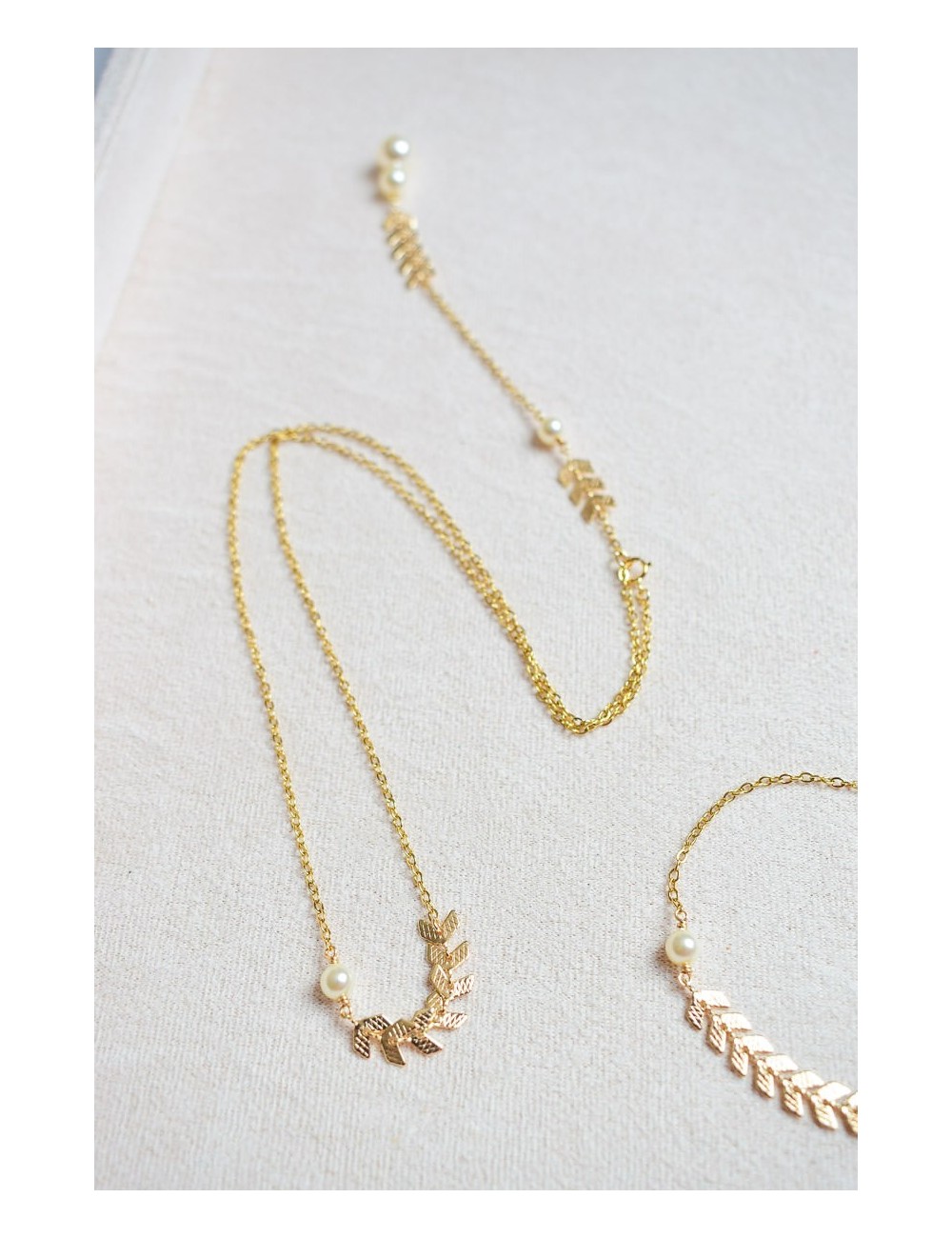 Collier de dos court Oly avec chainette pour la mariée en robe dos nu