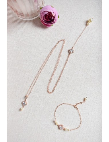 Collier de dos Evangeline avec une breloque losange strassée