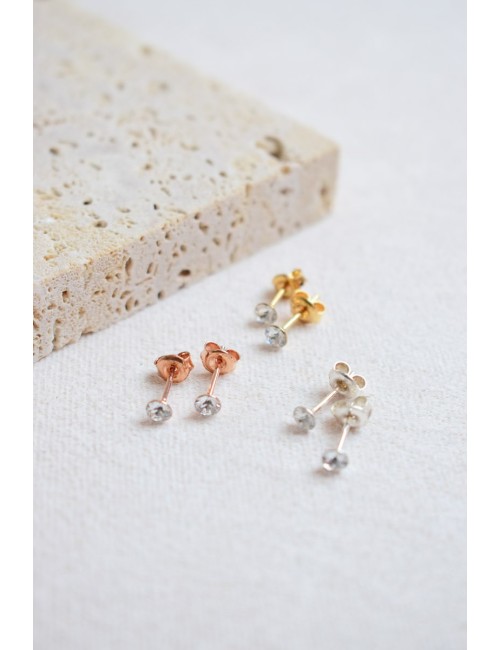 Boucles d'oreilles pour mariée, très fines avec juste un mini strass