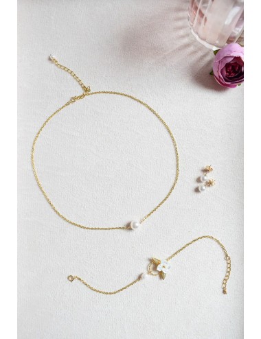 Boucles d'oreilles pour mariée, très fines en perles cristal nacrées.