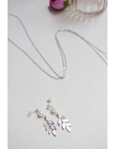 Boucles d'oreilles Rameau pour mariée, feuilles et perles nacrées.
