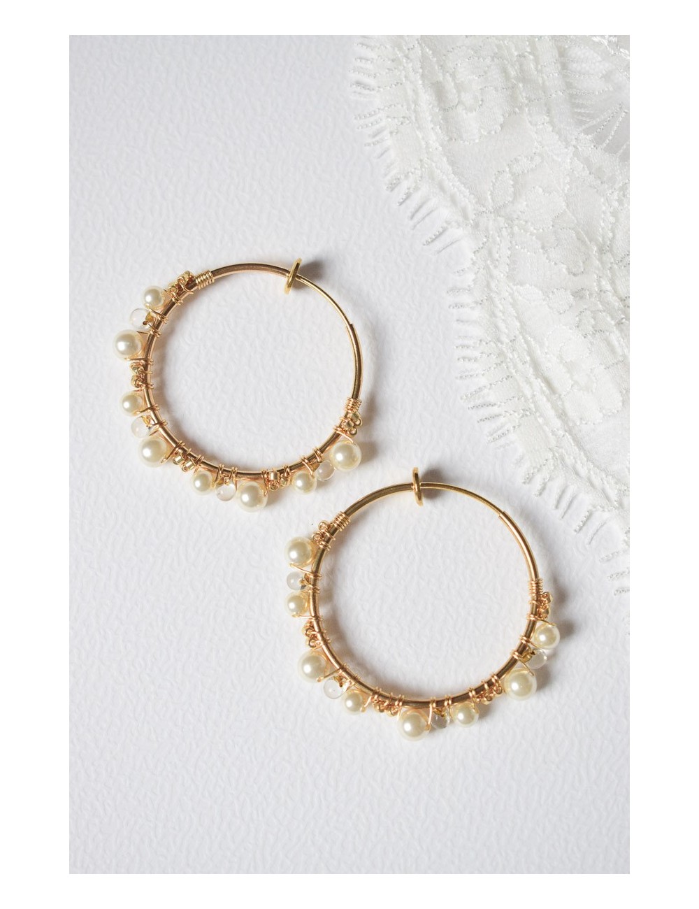 Créoles, boucles d'oreilles pour la mariée avec des clips.