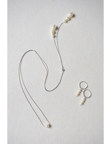 Boucles d'oreilles de mariage style créole minimaliste.