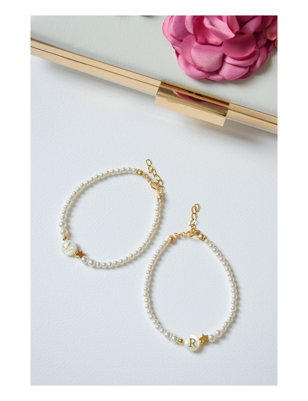 Bracelet en perles avec l'initiale de votre témoin !