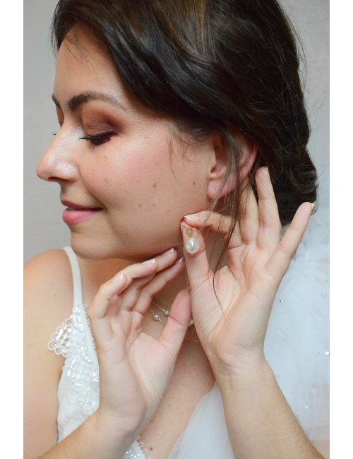 Boucles d'oreilles pour mariée avec crochets fleuris