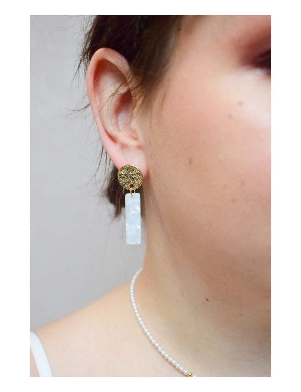 Boucles d'oreilles de mariage Aimée avec breloque écaille de tortue