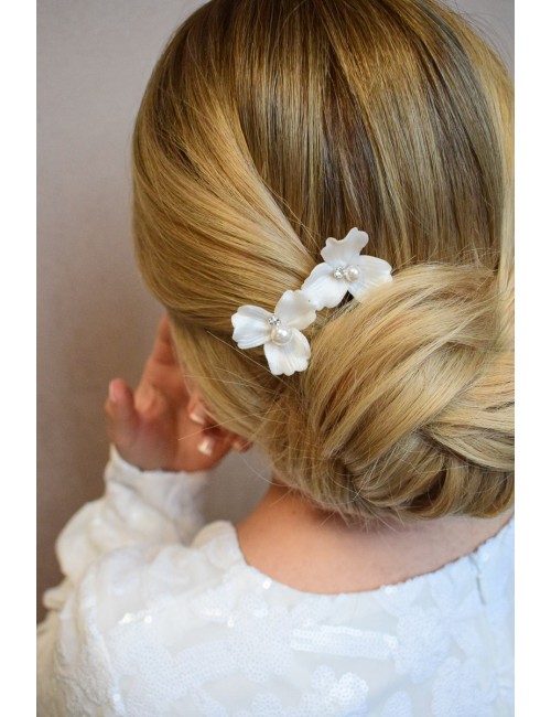 2 pics avec des fleurs à 3 pétales en porcelaine froide et perles