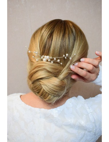 Pic à cheveux avec des perles nacrées pour un style glamour.