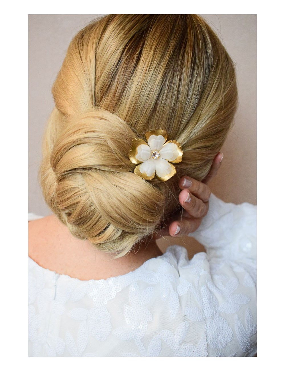 Pic à cheveux avec une belle fleur mêlant métal et soie - Lise