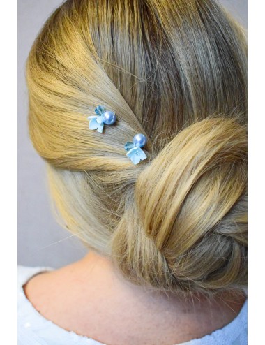 Pic à cheveux ''Something blue'' pour la mariée avec des fleurs