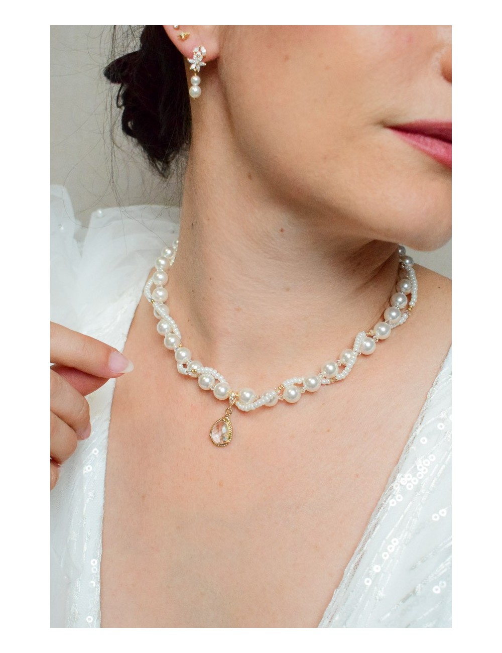 Collier de mariage Mésis avec des perles nacrées et cristaux