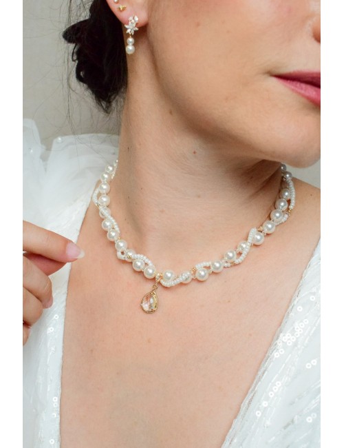 Collier de mariage Mésis avec des perles nacrées et cristaux