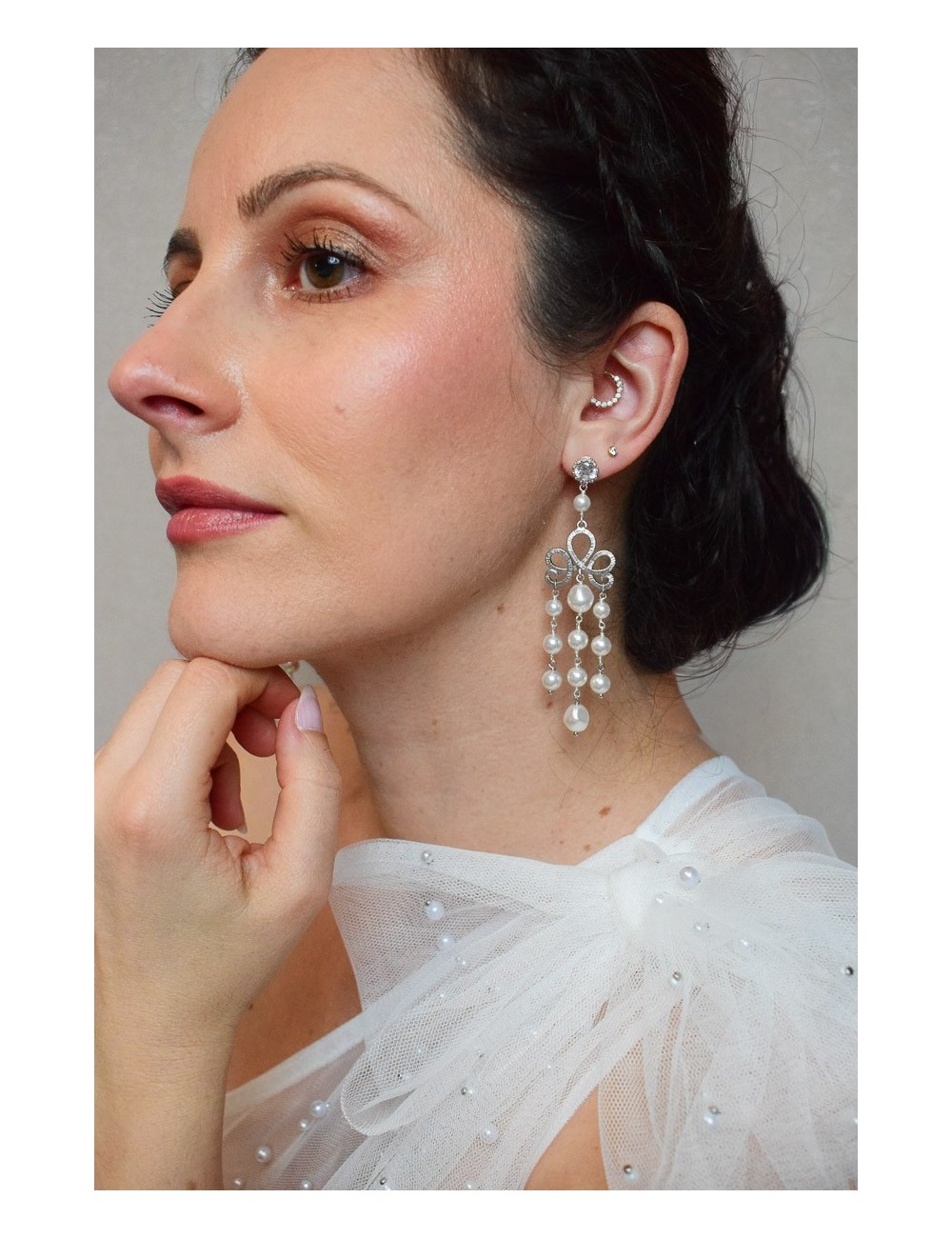 Boucles d'oreilles Dolores pour mariée, baroques avec perles nacrées.