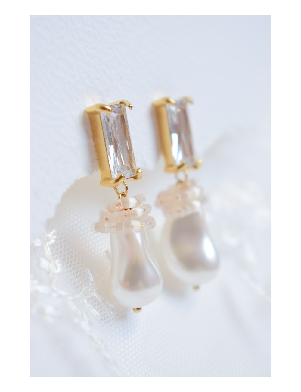 Boucles d'oreilles pour la mariée Inès avec perles irrégulières