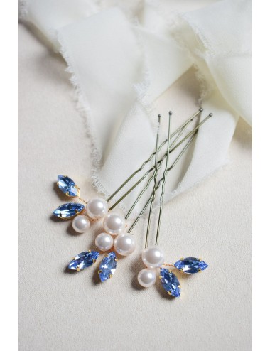Pics à perles et strass bleus pour le chignon de mariée Naty