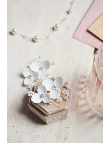 Boucles d'oreilles de mariée modèle Dulce en fleurs de porcelaine