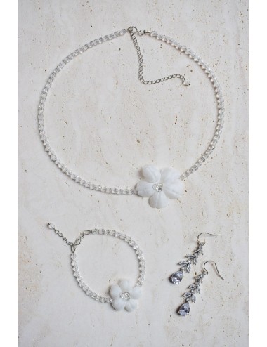 Collier mariage Ecume avec une fleur en soie et perles transparentes