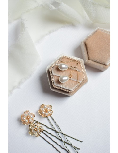 Boucles d'oreilles Elsa pour la mariée, avec une perle goutte.