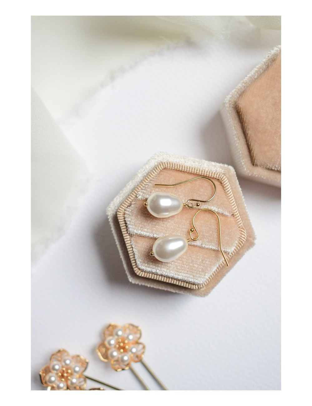 Boucles d'oreilles Elsa pour la mariée, avec une perle goutte.