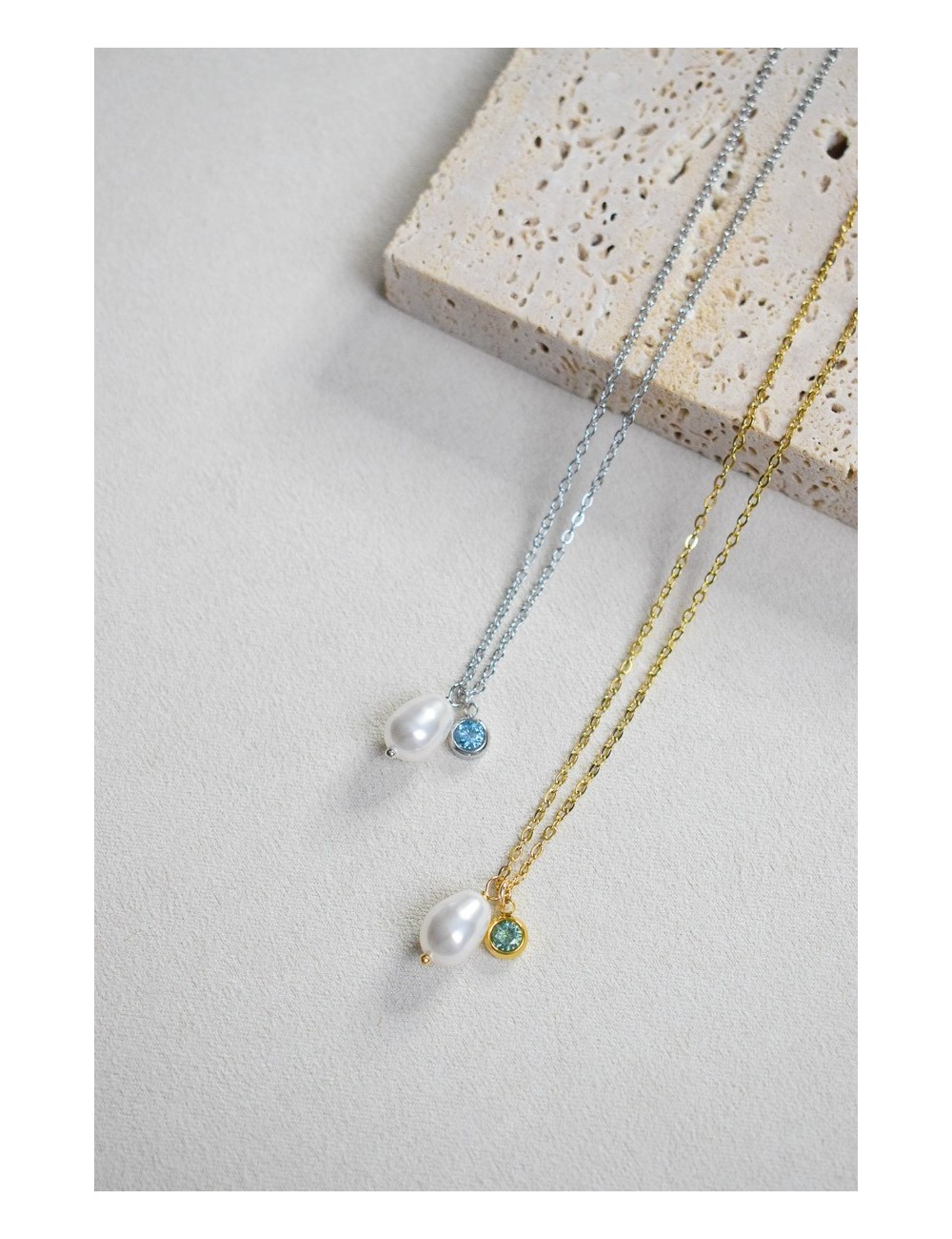 Collier Hortense pour la mariée, avec une touche de bleu