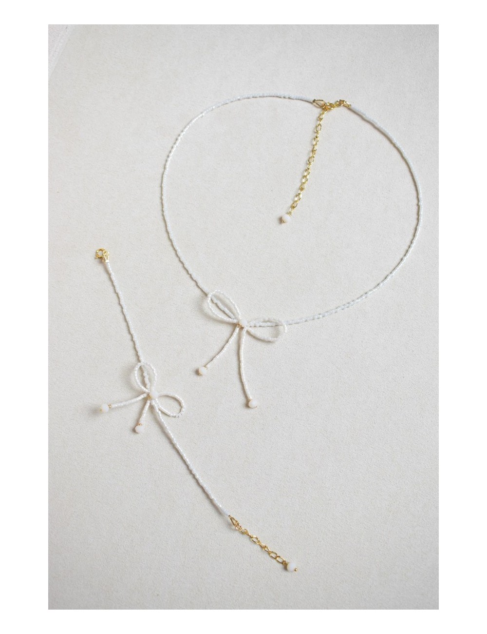 Parure de mariée argentée livrée de suite