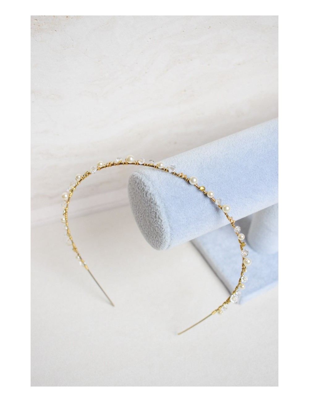 Accessoire cheveux pour la mariée disponible de suite.