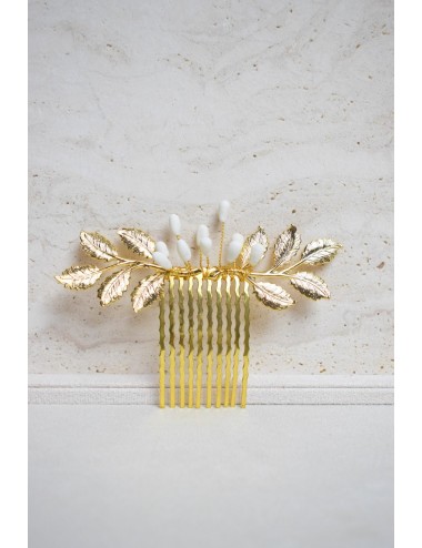 Peigne à cheveux pour la mariée modèle romantique avec des perles.