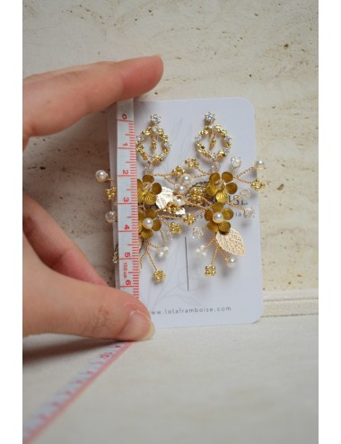 Boucles d'oreilles minimaliste avec une chaine fine et perle de cultur