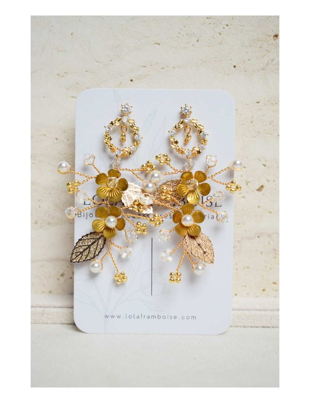 Boucles d'oreilles minimaliste avec une chaine fine et perle de cultur