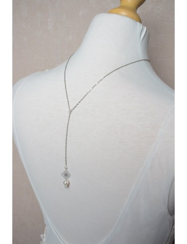 Bijou de dos bohème Daisy  à fleurs pour la mariée en robe dos nu